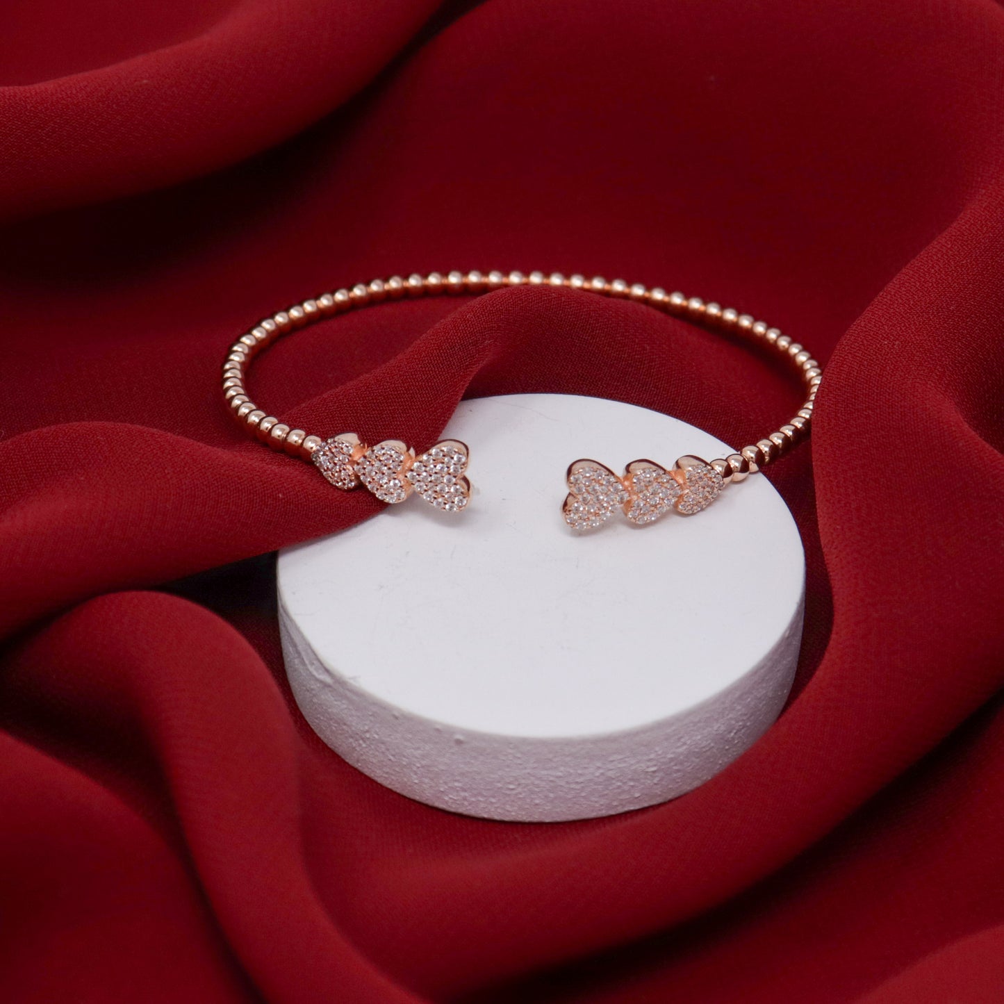 STUNNING HEART BANGLE BRACELET