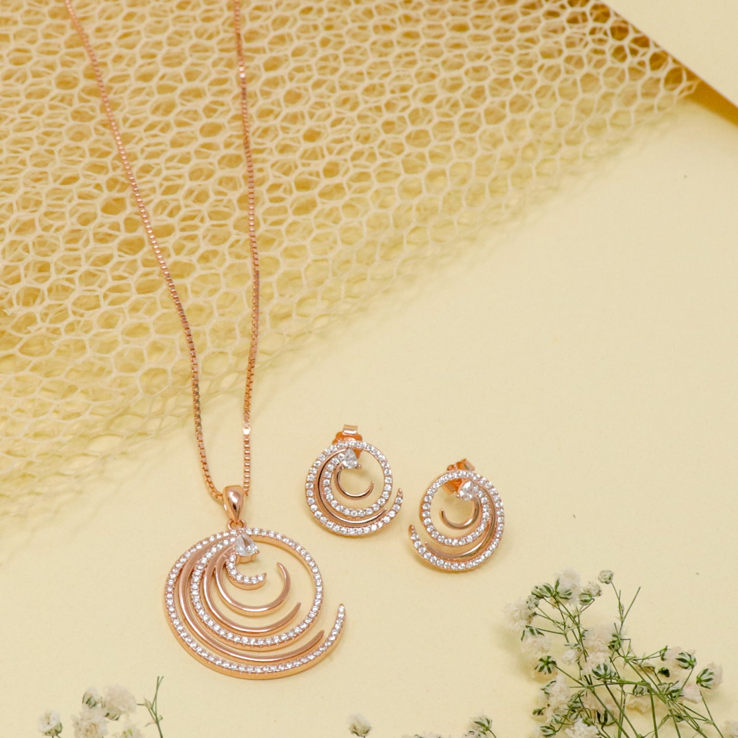 SHINING SUN ROSE CHAIN NECKLACE WITH EARRING