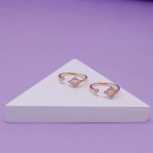 SPARKLING STEPS TOE RING