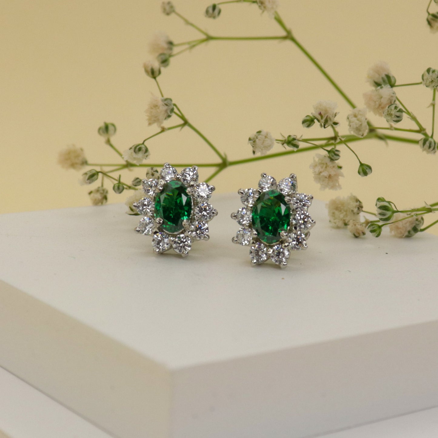 OVAL CIRCLE OF RADIANCE EMERALD EARRING