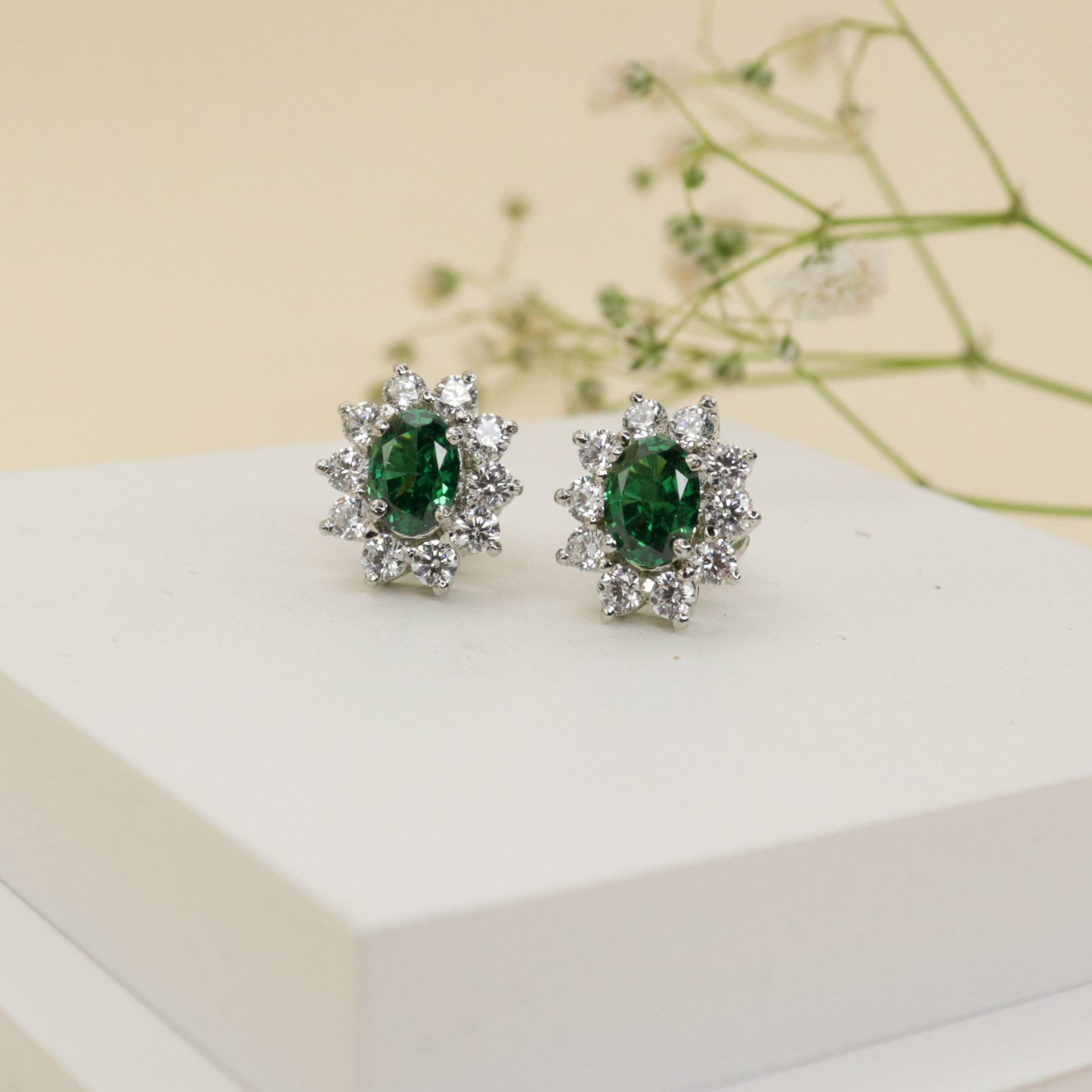 OVAL CIRCLE OF RADIANCE EMERALD EARRING