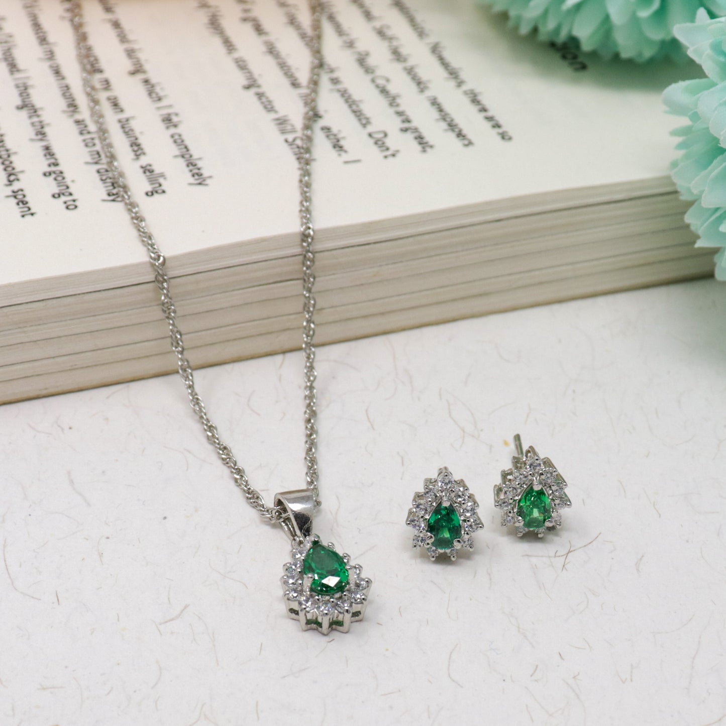 EMERALD SPARKLE CHAIN NECKLACE WITH EARRING