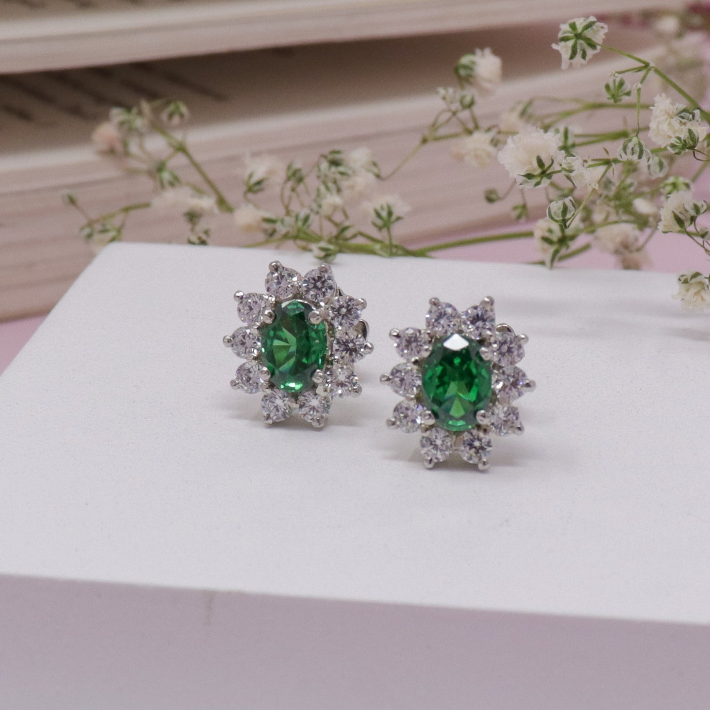 OVAL CIRCLE OF RADIANCE EMERALD EARRING