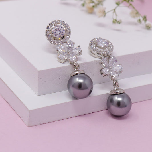 BLOOMING BEAUTY WITH COLOR PEARL EARRING