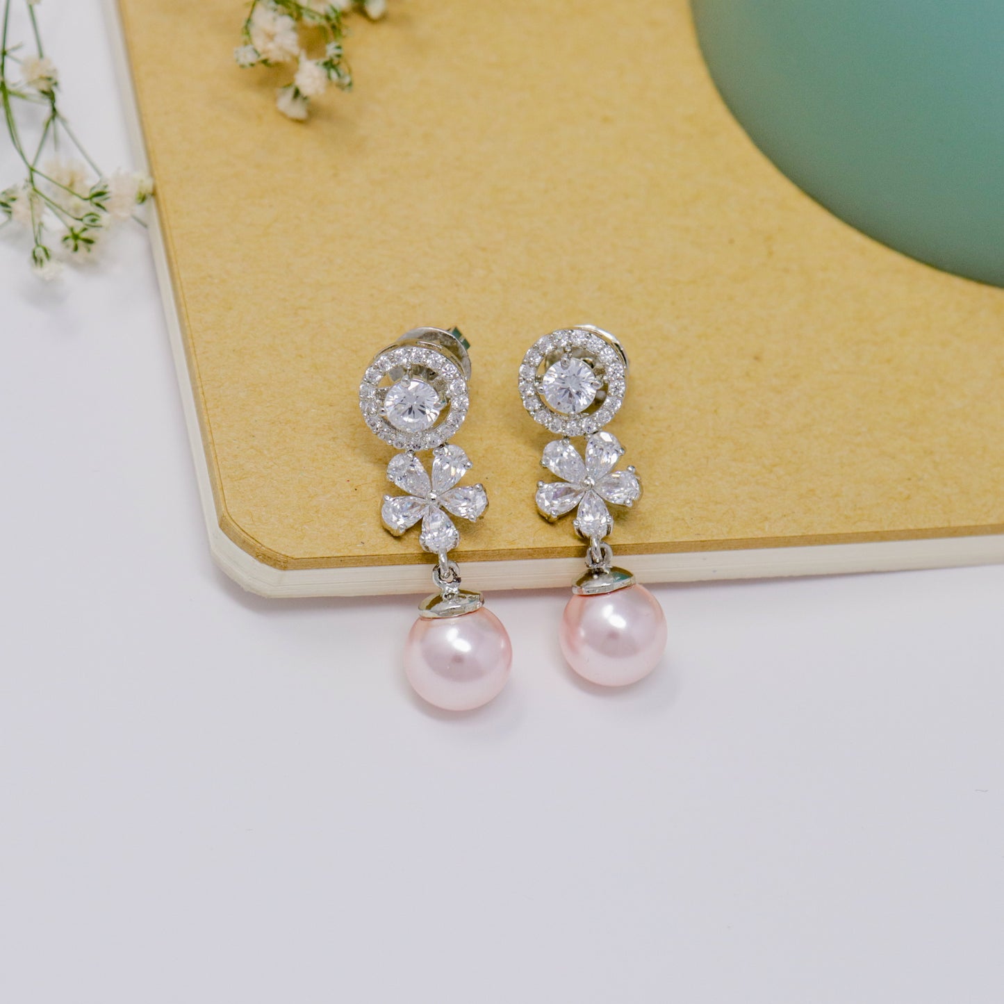 ELEGANCE DROP BEAUTY WITH PEARL EARRING