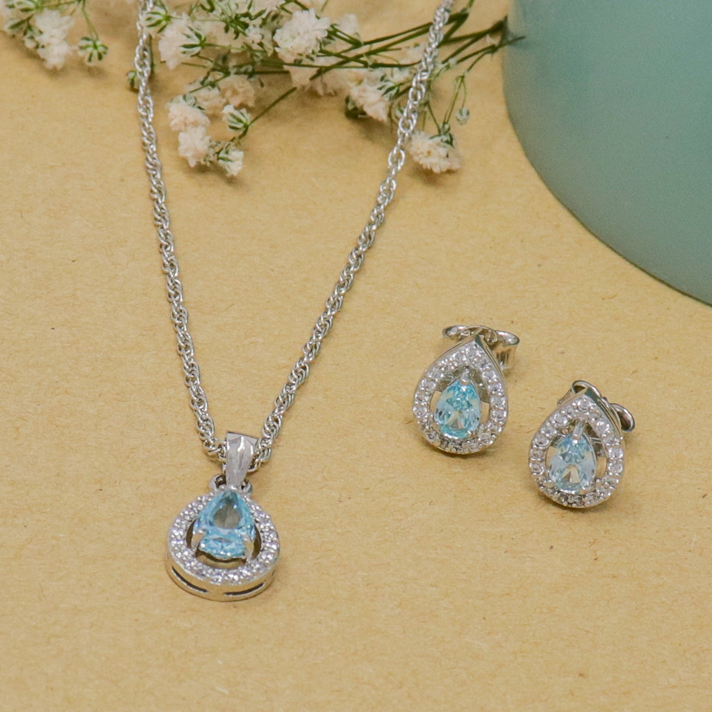 LIGHT BLUE SOLITAIRE NECKLACE WITH EARRING